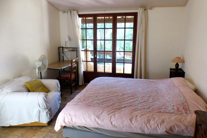Family cottage facing the sea - image 34