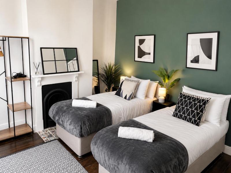 The Avenue Townhouse - image 10