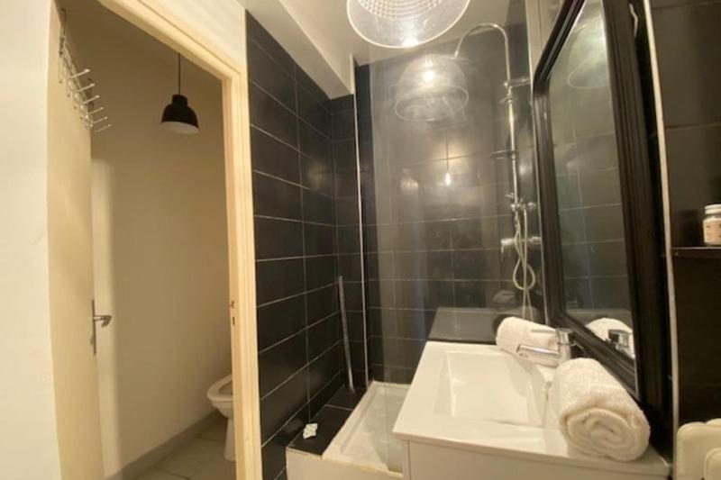 Cozy flat near downtown - image 2