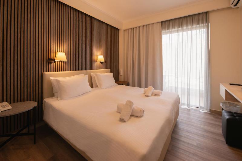 Chrispy City Living ex Nefeli - image 12