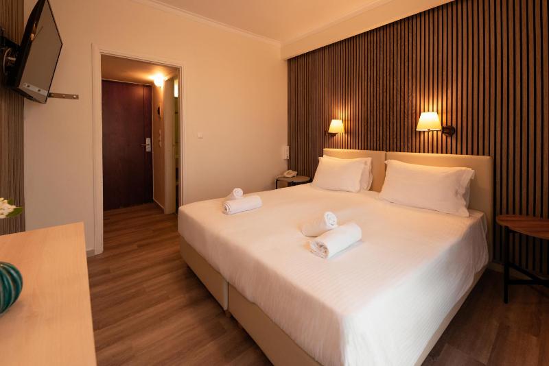 Chrispy City Living ex Nefeli - image 8