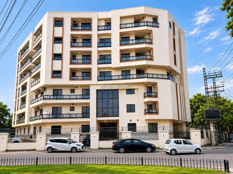 Lux Haven Stays 2 Bedroom Luxury Apartment Near Gulberg - Ultimate Getaway Experience - image 10