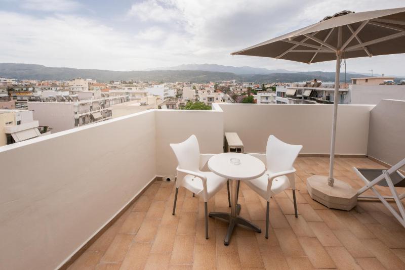 Chrispy City Living ex Nefeli - image 7