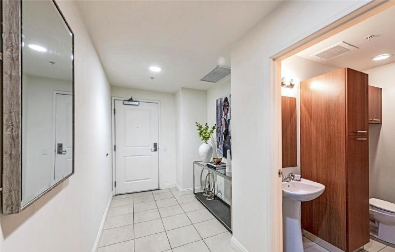 One Bedroom High Rise Residence with City Views - image 10