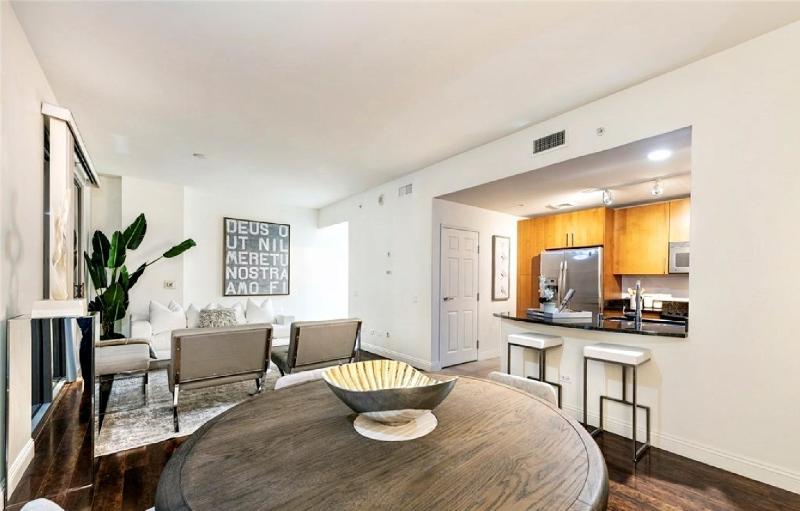 One Bedroom High Rise Residence with City Views - image 11
