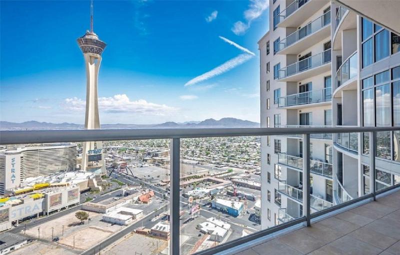 One Bedroom High Rise Residence with City Views - image 12