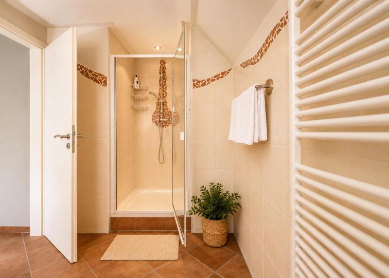 Ferienhaus für 8 Personen mit Kamin & Terrasse - image 50