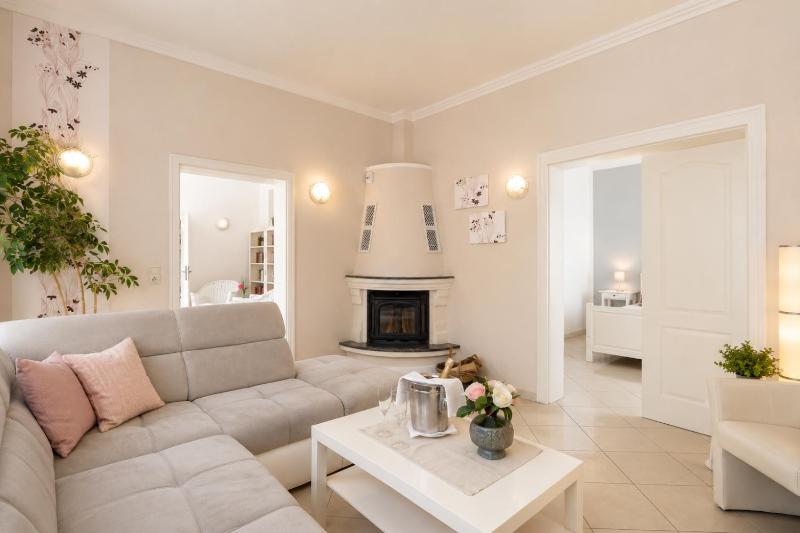 Ferienhaus für 8 Personen mit Kamin & Terrasse - image 39