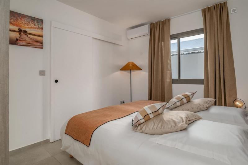 ITA Bungalow - 2 Bedrooms Pool & Beach Saint-François - image 9