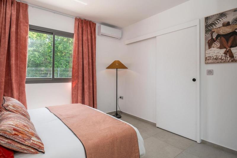 ITA Bungalow - 2 Bedrooms Pool & Beach Saint-François - image 11