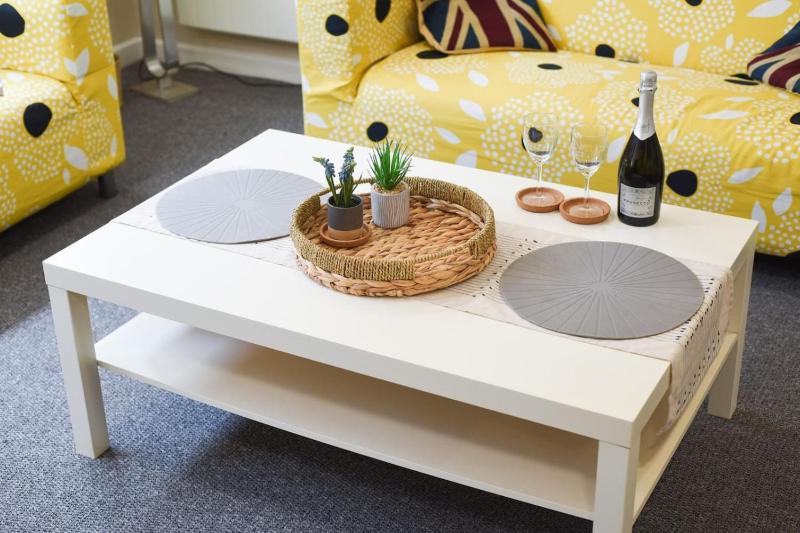 Air Maison - Cosy 1-Bedroom Apartment - 4mins to Pier - Pet Friendly with Shared Garden - image 12