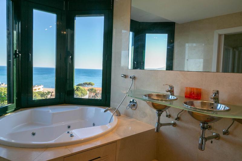 2 bedroom apartment in Sa Punta Begur- Sea views terrace pool and access to the beach Ref:H29 - image 17