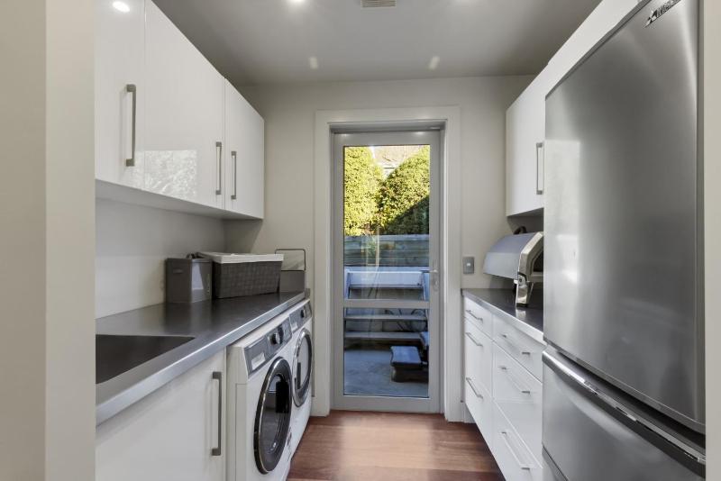 The Point - Great for Families or Groups. Spa pool and close to Ski area and biking trails. - image 5
