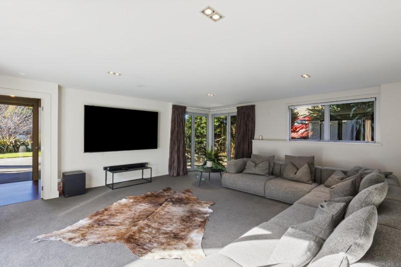 The Point - Great for Families or Groups. Spa pool and close to Ski area and biking trails. - image 4