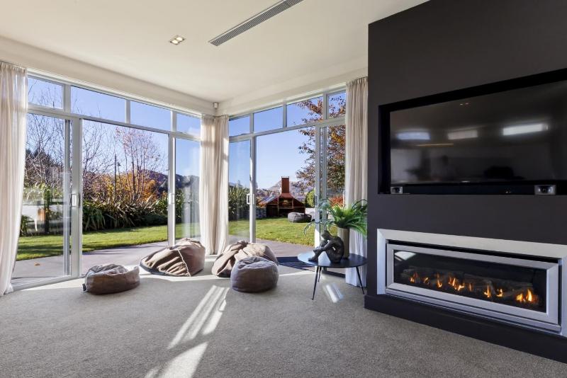 The Point - Great for Families or Groups. Spa pool and close to Ski area and biking trails. - image 28