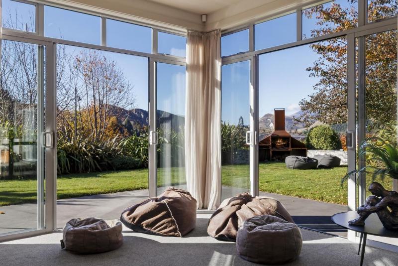 The Point - Great for Families or Groups. Spa pool and close to Ski area and biking trails. - image 9