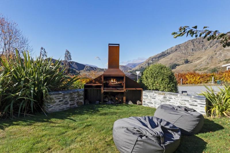 The Point - Great for Families or Groups. Spa pool and close to Ski area and biking trails. - image 36