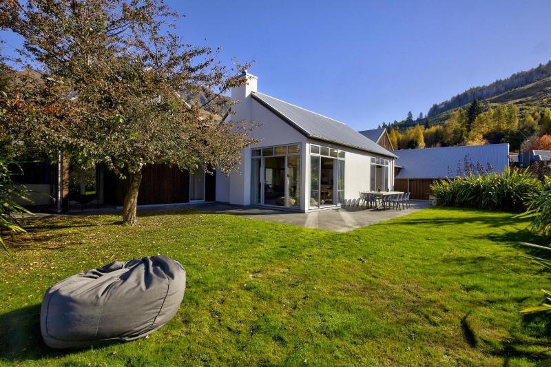 The Point - Great for Families or Groups. Spa pool and close to Ski area and biking trails. - image 24