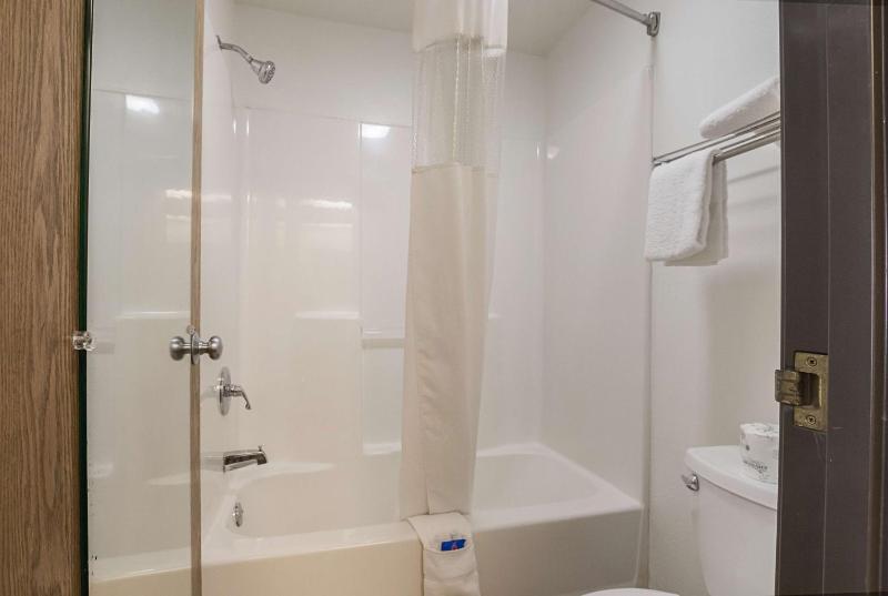 King Room - Disability Access - Non-Smoking image 2