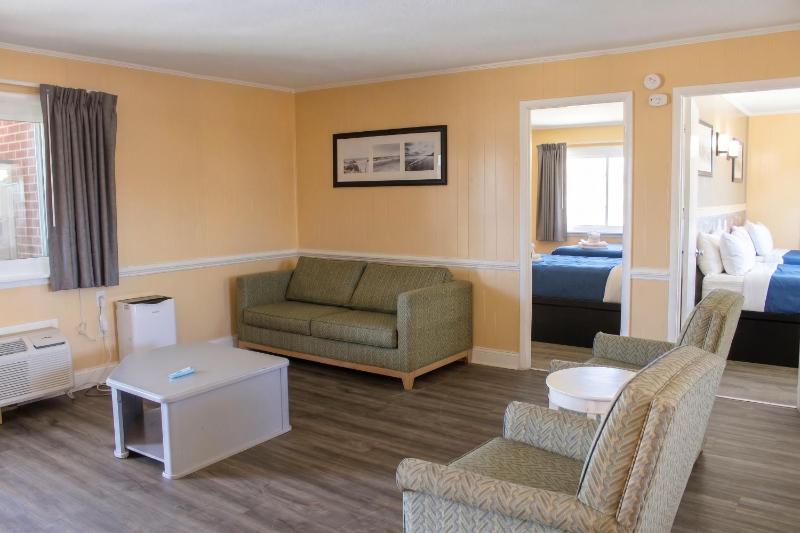 Colonial Inn - image 33