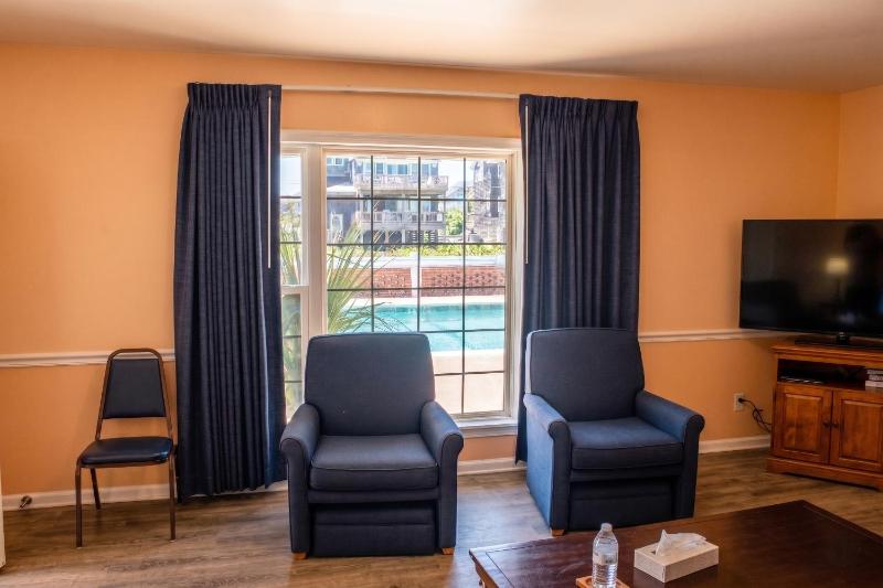 Colonial Inn - image 32