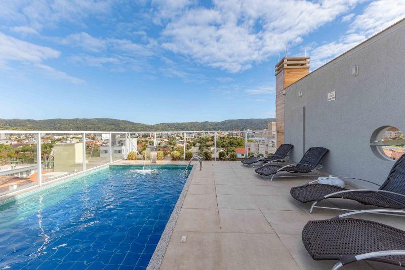 Apartamento com piscina e vista para montanha - image 7