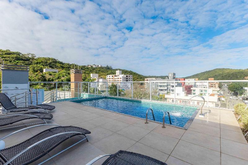 Apartamento com piscina e vista para montanha - image 11