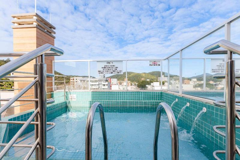 Apartamento com piscina e vista para montanha - image 17
