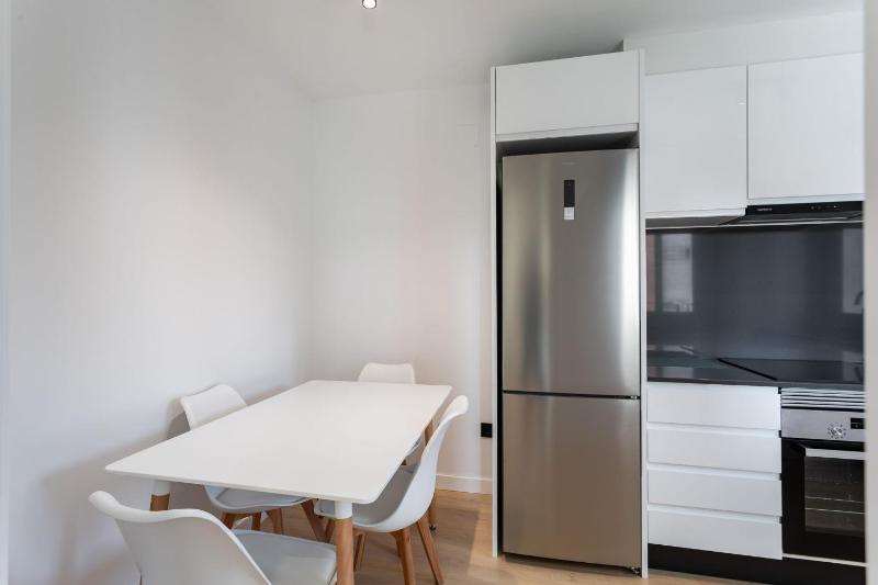 Charming 1-Bedroom Apartment with Pool in Lloret de Mar - image 24