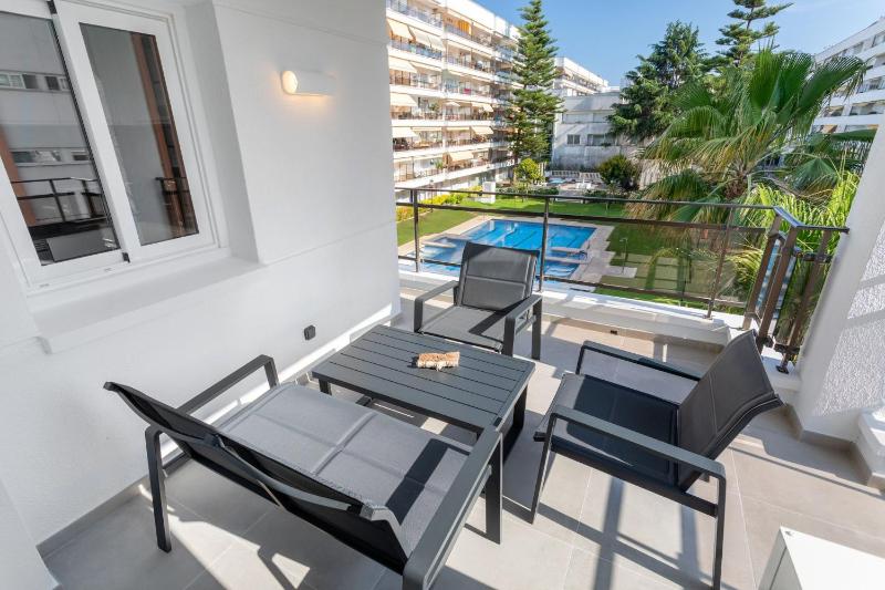 Charming 1-Bedroom Apartment with Pool in Lloret de Mar - image 8