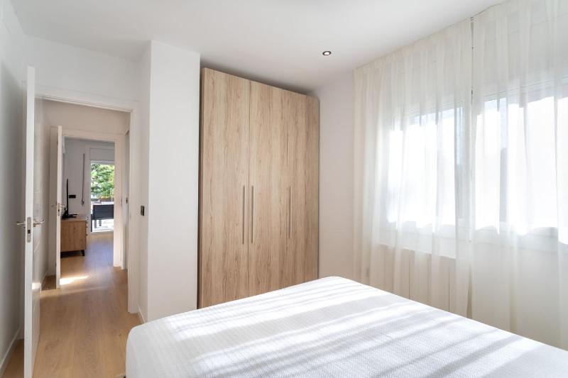 Charming 1-Bedroom Apartment with Pool in Lloret de Mar - image 27