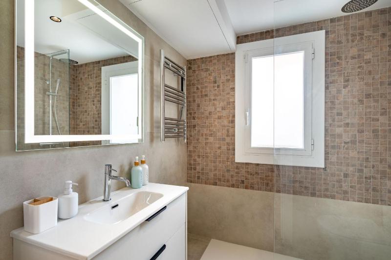 Charming 1-Bedroom Apartment with Pool in Lloret de Mar - image 23