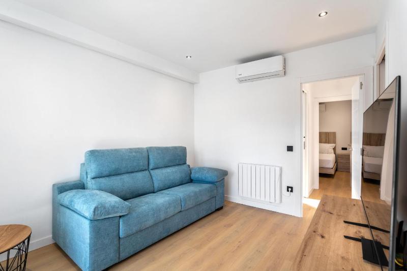 Charming 1-Bedroom Apartment with Pool in Lloret de Mar - image 30