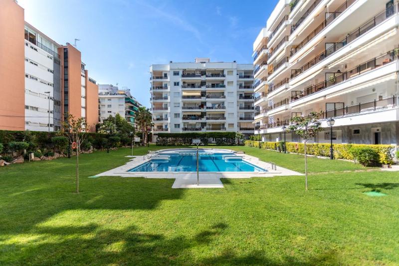 Charming 1-Bedroom Apartment with Pool in Lloret de Mar - image 11