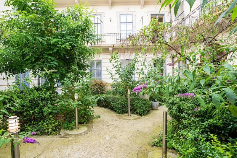 Unique & Comfortable Gem in the Heart of the City - image 4