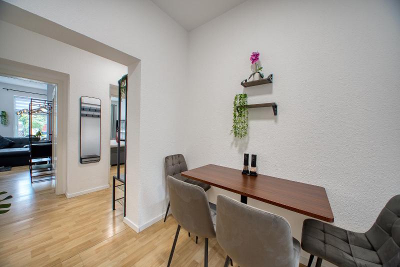 DresdenStay Löbtau 3 Schlafzimmer Kamin Balkon PS4 - image 12