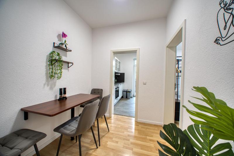 DresdenStay Löbtau 3 Schlafzimmer Kamin Balkon PS4 - image 16