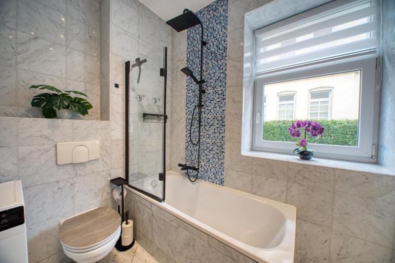 DresdenStay Löbtau 3 Schlafzimmer Kamin Balkon PS4 - image 9