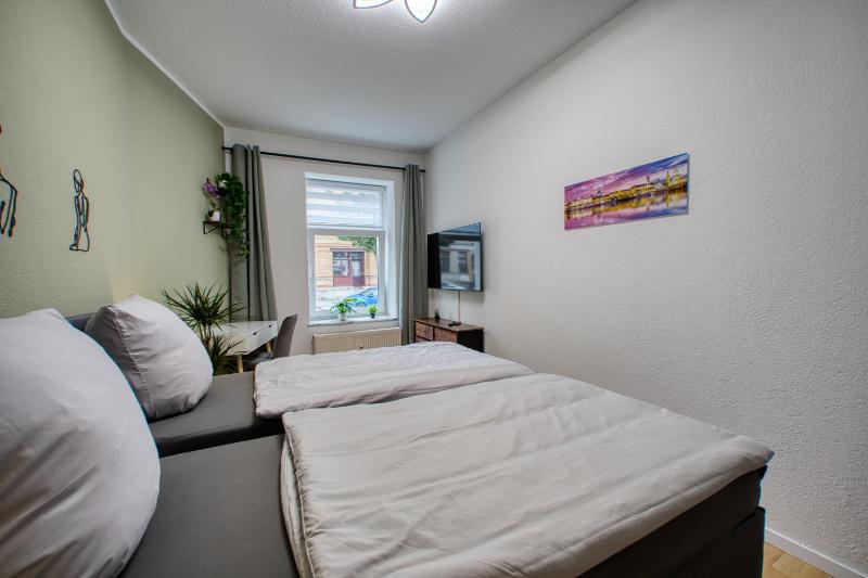 DresdenStay Löbtau 3 Schlafzimmer Kamin Balkon PS4 - image 15