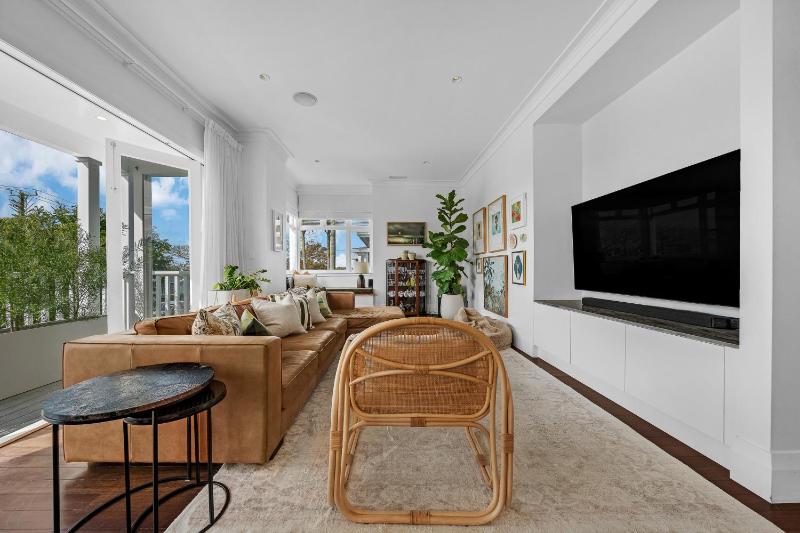 Narrow Neck Beach House Hamptons Luxe Sleeps 7 - image 16