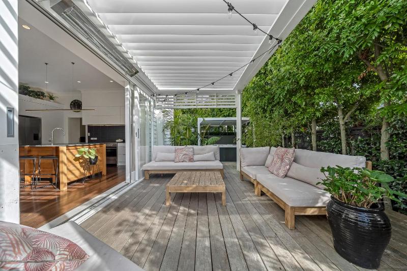 Narrow Neck Beach House Hamptons Luxe Sleeps 7 - image 2