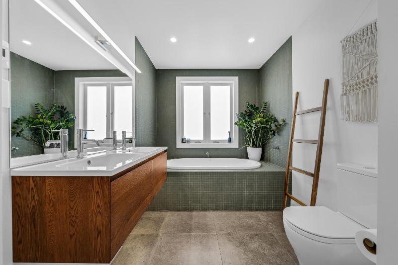 Narrow Neck Beach House Hamptons Luxe Sleeps 7 - image 13
