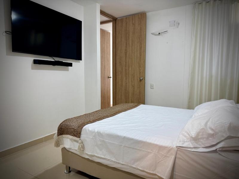Miramar Comfort Apartment with Pool - image 28