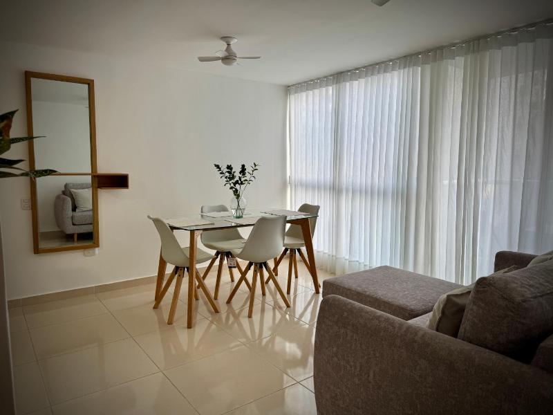 Miramar Comfort Apartment with Pool - image 11