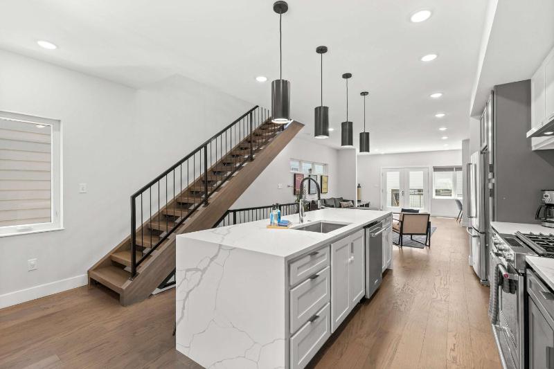 Beautiful Modern 3BR in the Grove ABODEbucks - image 9
