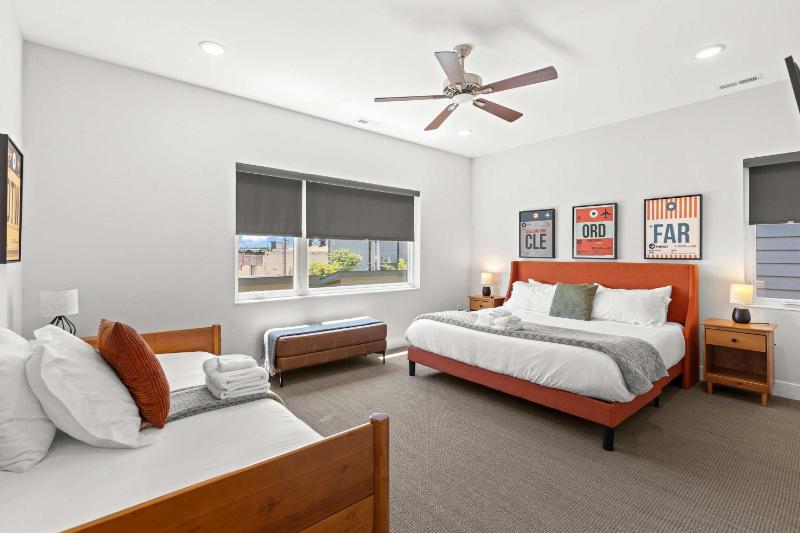 Beautiful Modern 3BR in the Grove ABODEbucks - image 6