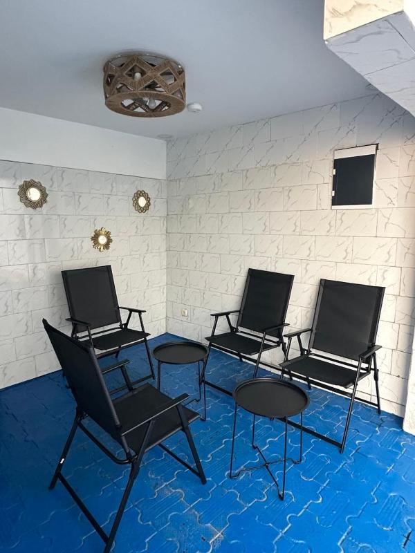 L F Suites - image 16