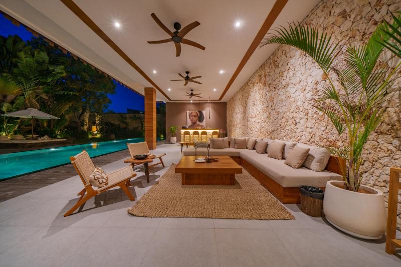 Eko Villa Seminyak - Tropical Villa Walk to Beach - image 29