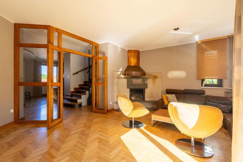 Family Home with a Beautiful Garden in Great Location by Noclegi Renters - image 9
