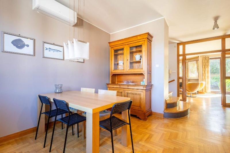 Family Home with a Beautiful Garden in Great Location by Noclegi Renters - image 13